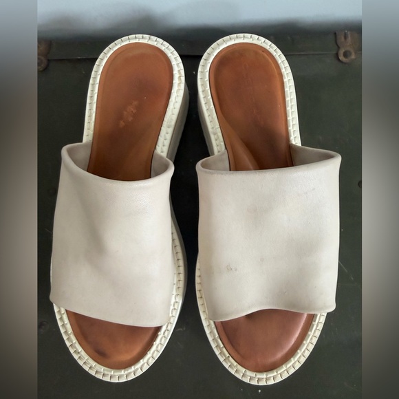 Robert Clergerie Women’s Euro 38 tan & beige leather comfort designer slides - Picture 3 of 12